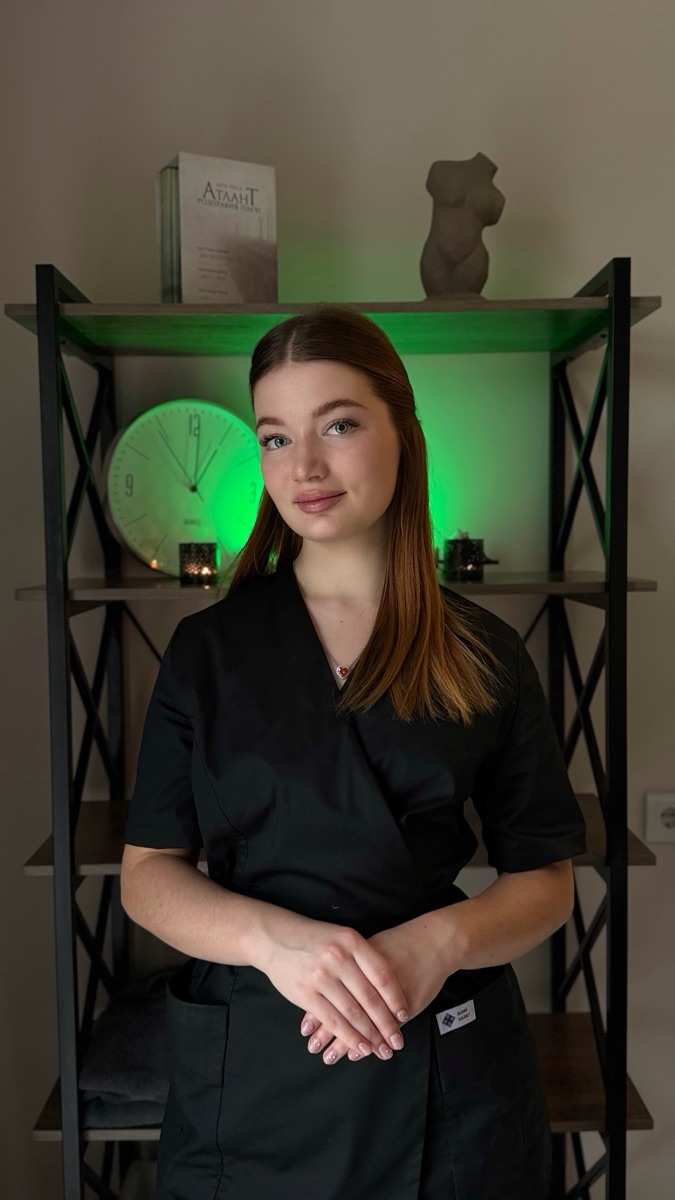 Олена — масажистка Atlant